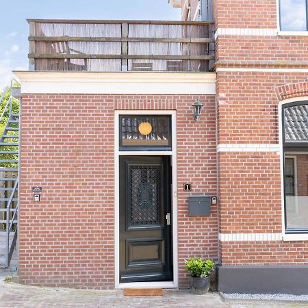 Sfeervol Verblijf In Oude Gemeentehuis Eenrum. エクステリア 写真