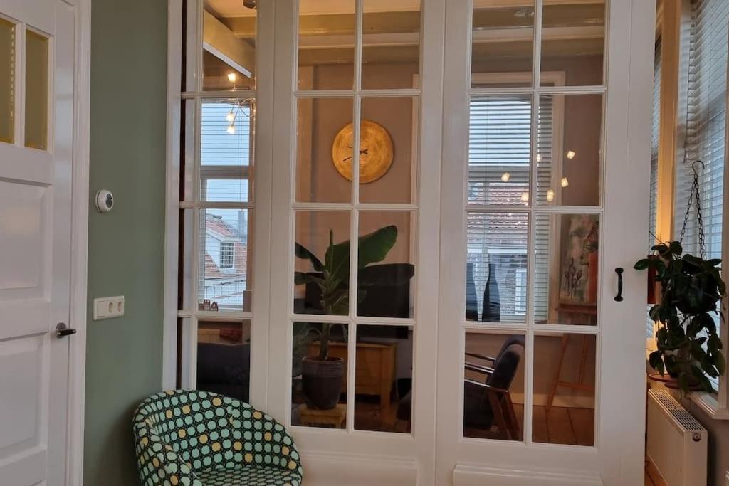 Sfeervol Verblijf In Oude Gemeentehuis Eenrum. エクステリア 写真