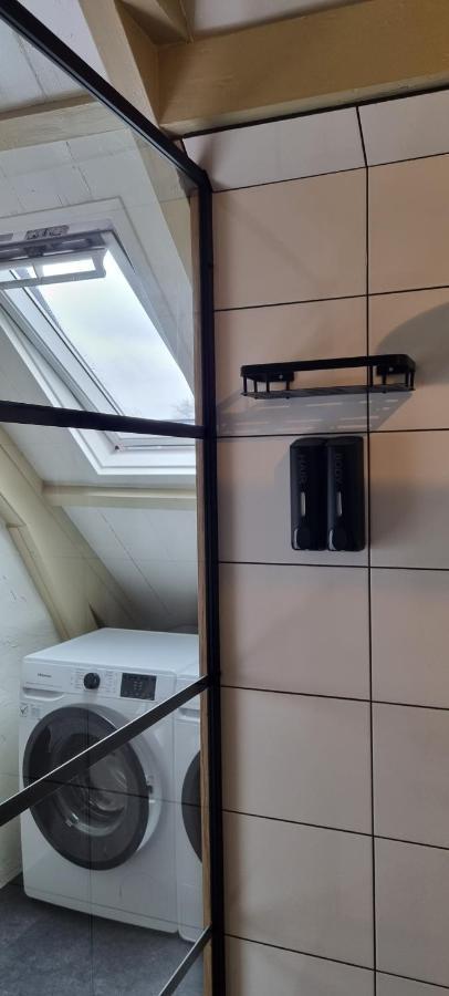 Sfeervol Verblijf In Oude Gemeentehuis Eenrum. エクステリア 写真